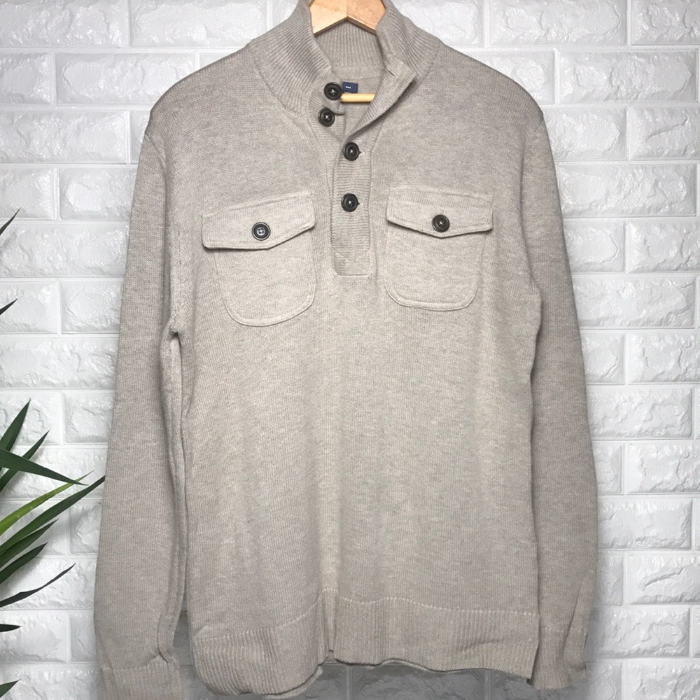 Gap sweater